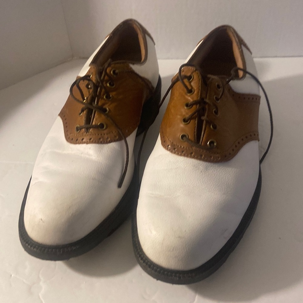 Foot joy golf shoes.